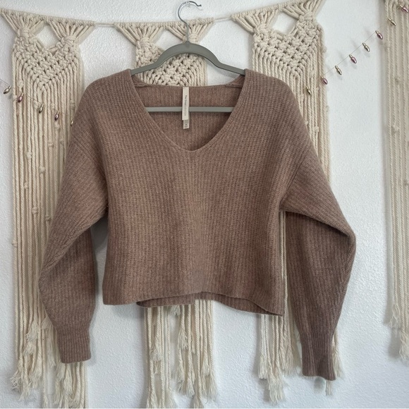 Aritzia babaton mondo sweater. Lightweight non-itchy Merino wool. Size X-Small - Picture 6 of 8